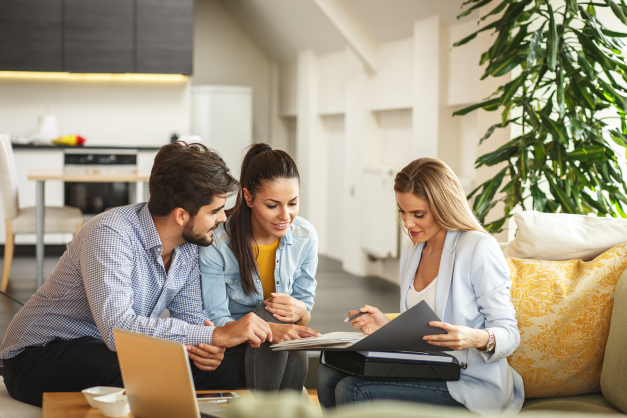 Entenda a ciência da persuasão e aprenda estratégias de abordagem para diferentes perfis de clientes em vendas e negociações.